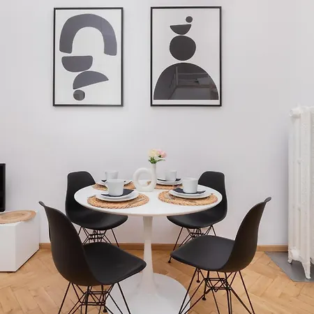 Centre & Cosy By Renters アパート