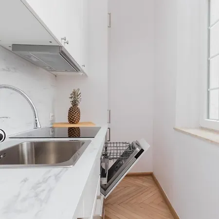 Centre & Cosy By Renters *